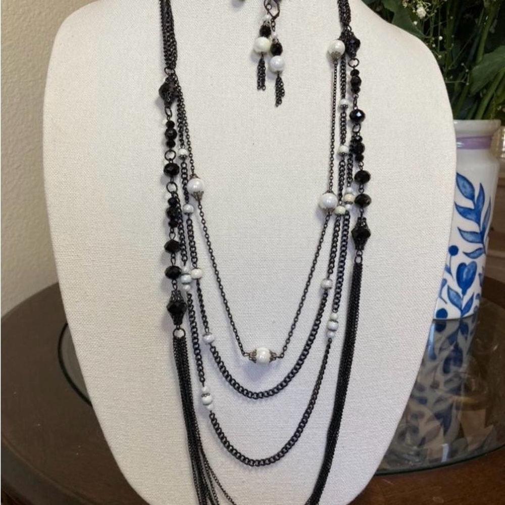 Elegant Black and White Layered Necklace